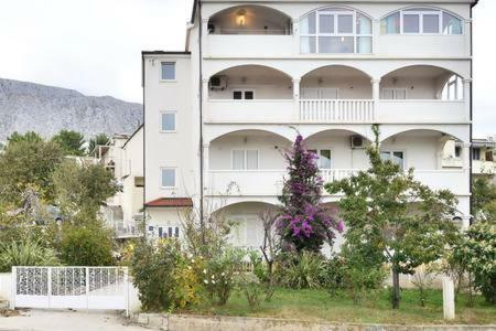 Apartmani Mlikotic Dugi Rat Exteriér fotografie